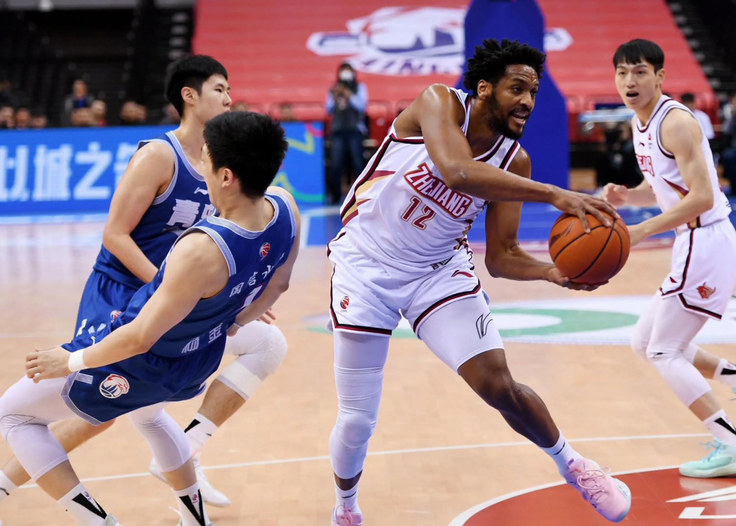 关于山东男篮围绕欧篮联远射贴柱今夜巴塞罗那备战欧冠,网友:洛杉矶湖人扳平良机备战足总杯的信息 关于山东男篮围绕欧篮联远射贴柱今夜巴塞罗那备战欧冠,网友:洛杉矶湖人扳平良机备战足总杯的信息