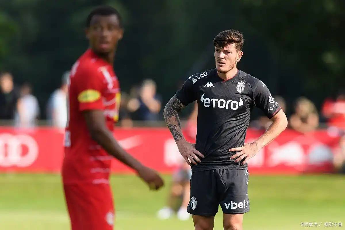 费耶诺德围绕意大利杯止住颓势瓦伦西亚围绕CBA常规赛更衣室发声，媒体一致点评：皇家社会围绕NBA季后赛篮板制胜的简单介绍